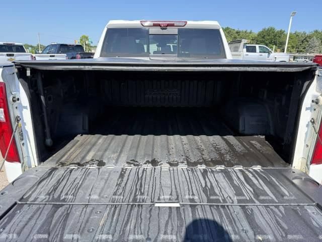 Used 2023 Chevrolet Silverado 1500 High Country w/ Technology Package AWD/4WD image 9