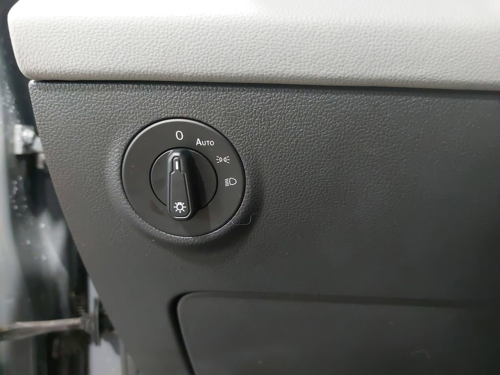 Used 2023 Volkswagen Taos SE w/ Panoramic Sunroof Package AWD/4WD image 25