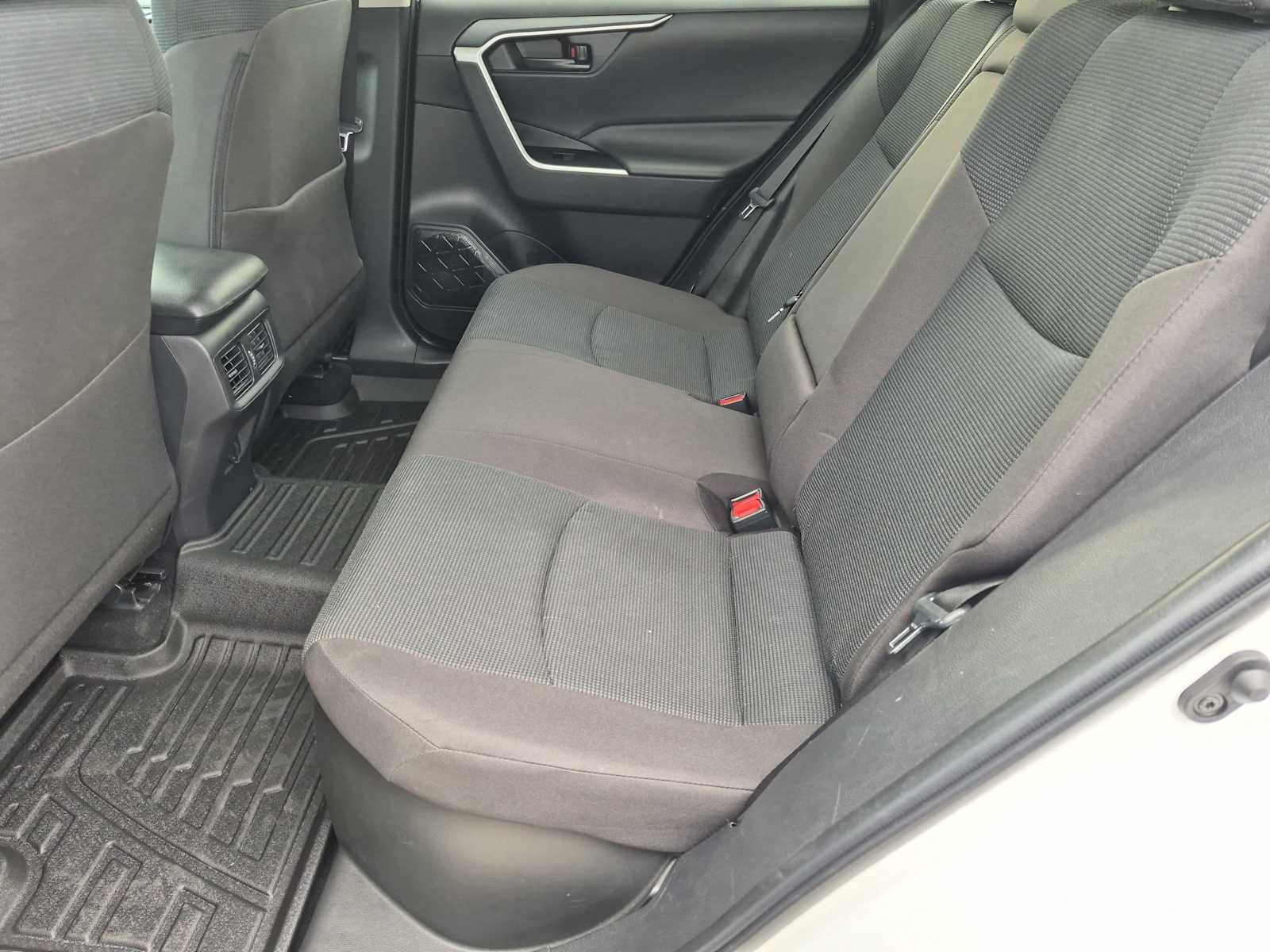 Used 2025 Toyota RAV4 LE AWD/4WD image 18