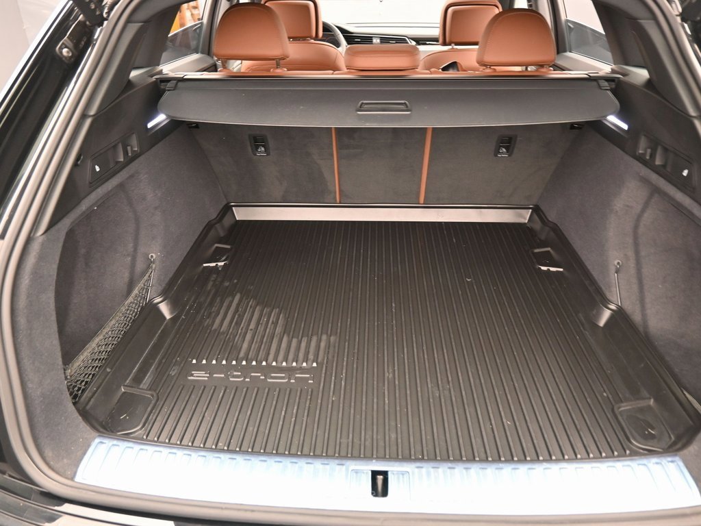 Used 2024 Audi Q8 e-tron Premium Plus image 37