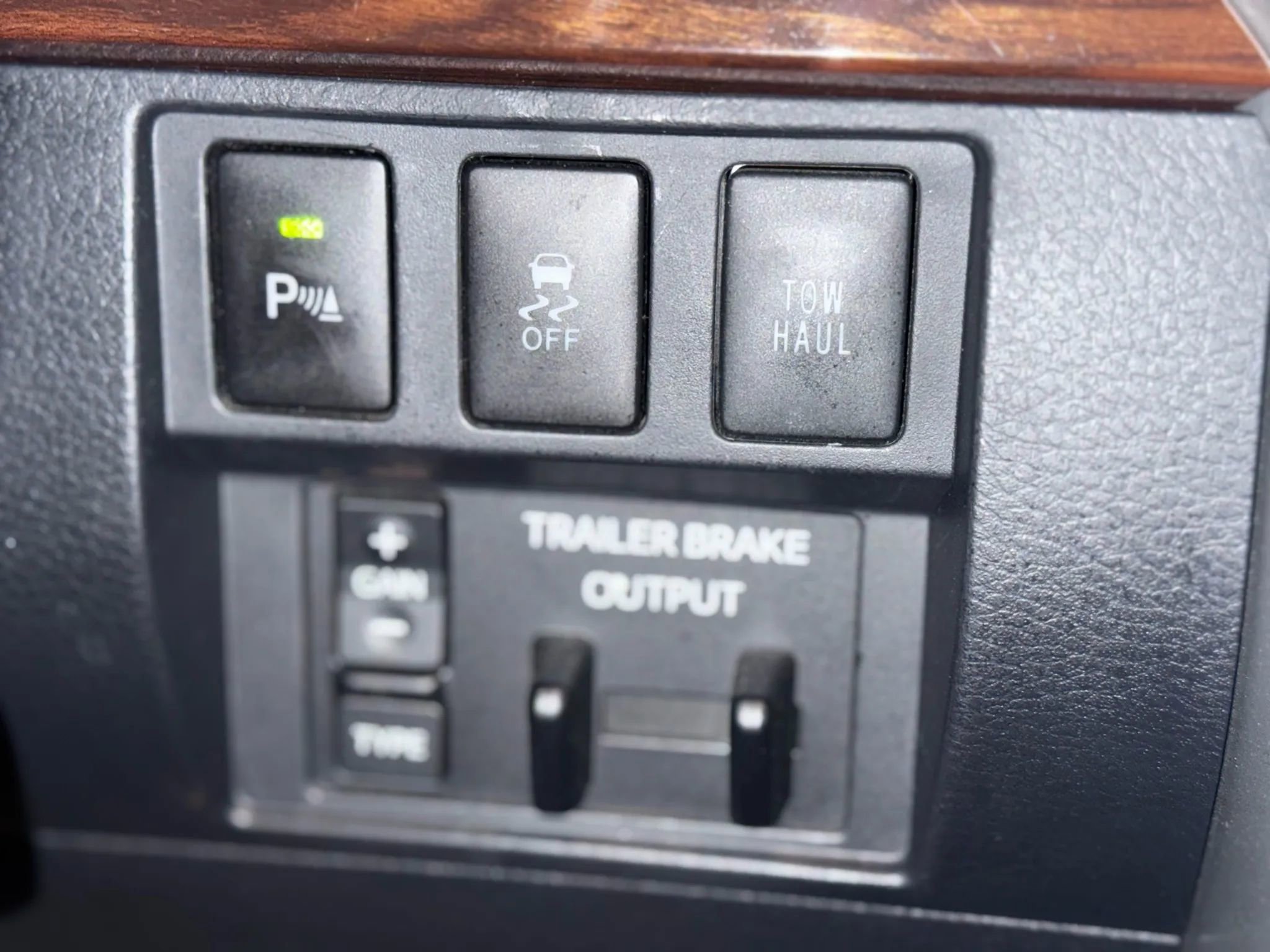 Used 2017 Toyota Tundra Limited image 32