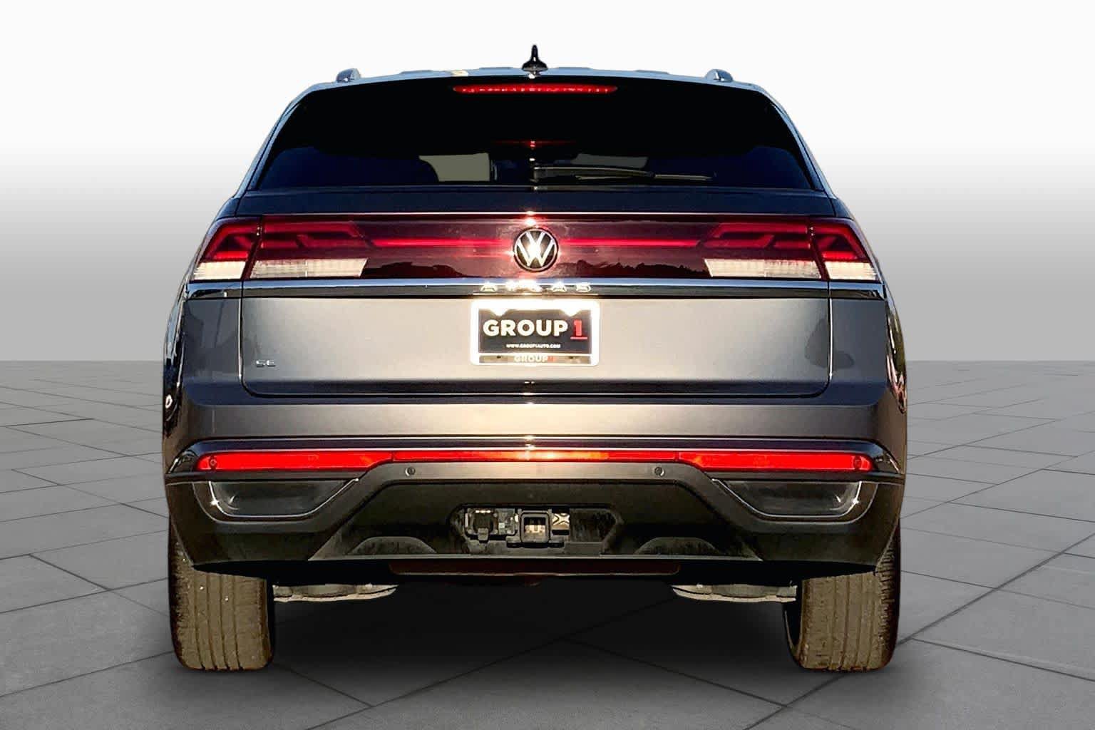 Used 2025 Volkswagen Atlas Cross Sport SE FWD image 5
