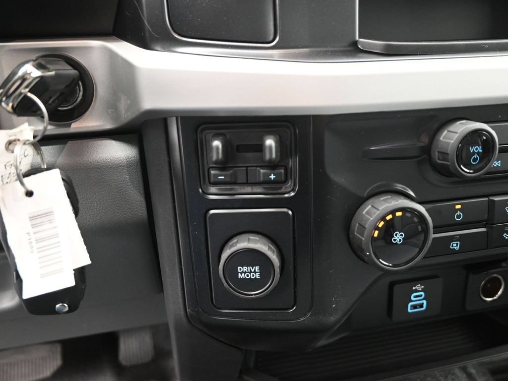 New 2026 Ford F250 XL w/ XL Chrome Package RWD image 15