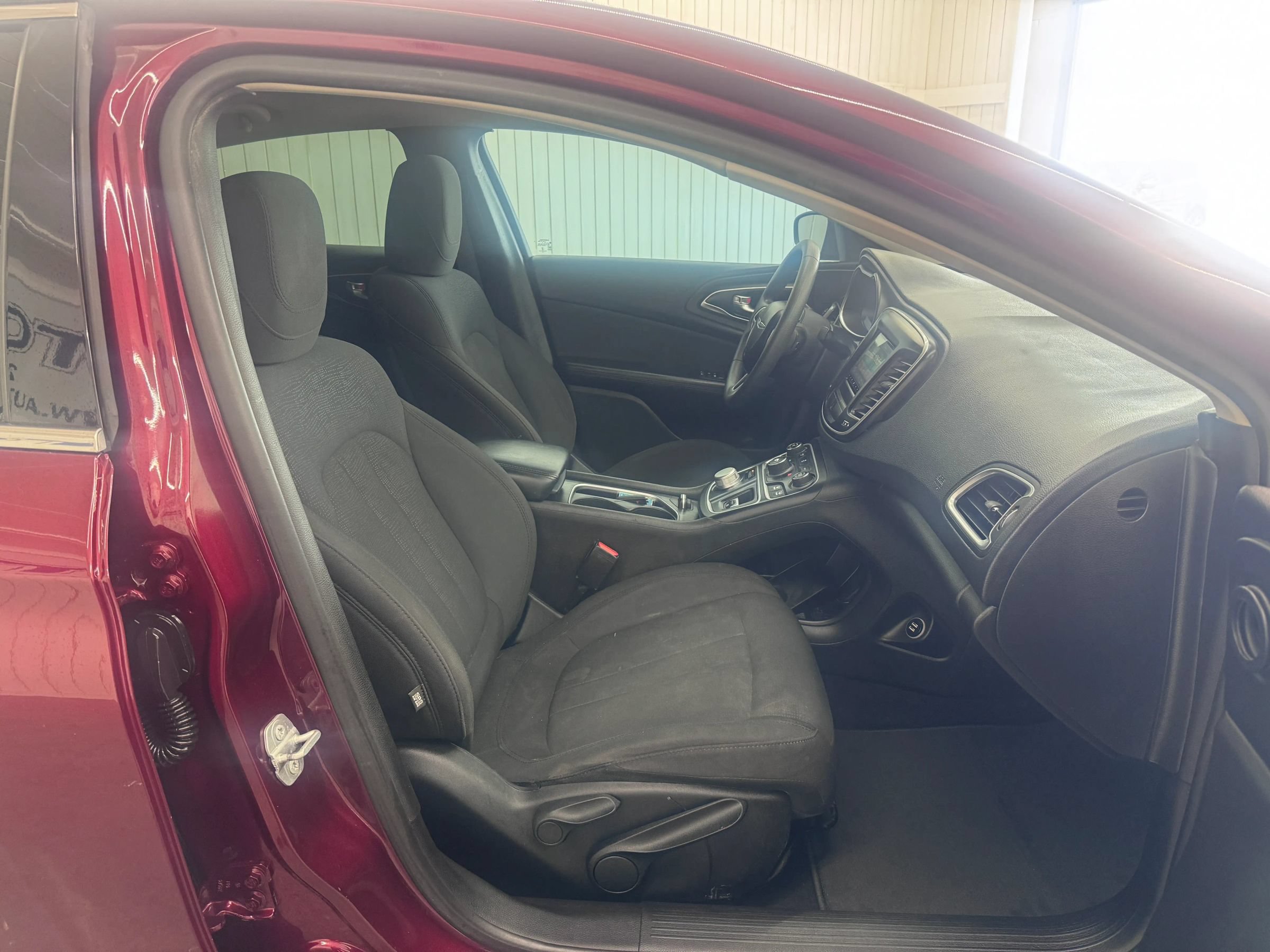 Used 2015 Chrysler 200 Limited FWD image 10