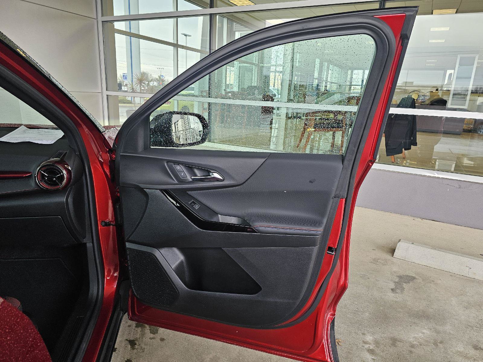 Used 2025 Chevrolet Equinox RS w/ Safety and Technology Package image 11