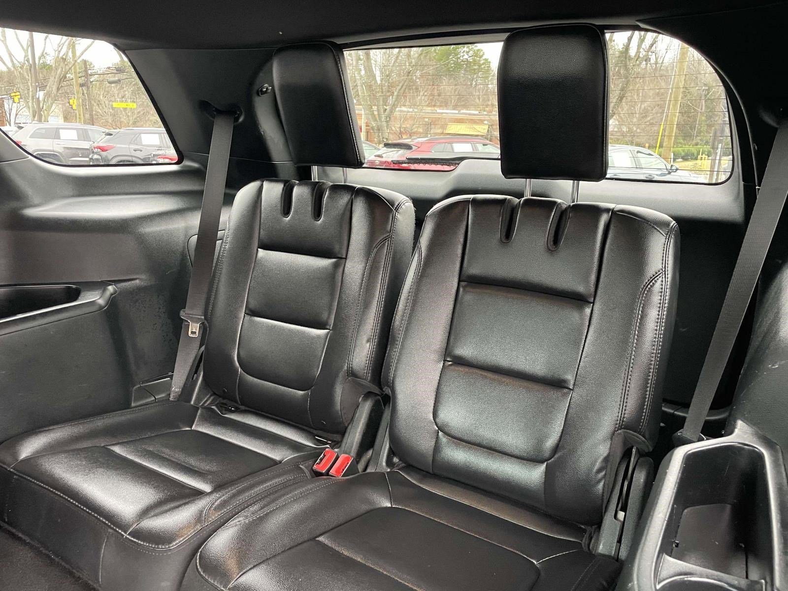 Used 2019 Ford Explorer XLT w/ Equipment Group 202A image 19