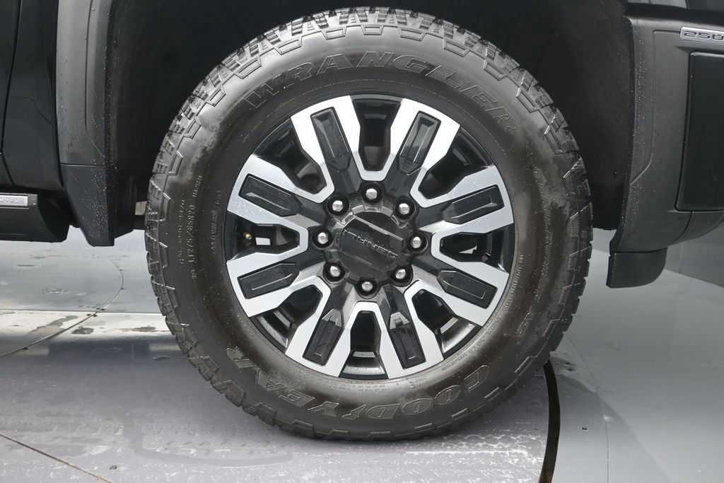 Used 2025 GMC Sierra 2500 Denali Ultimate AWD/4WD image 9