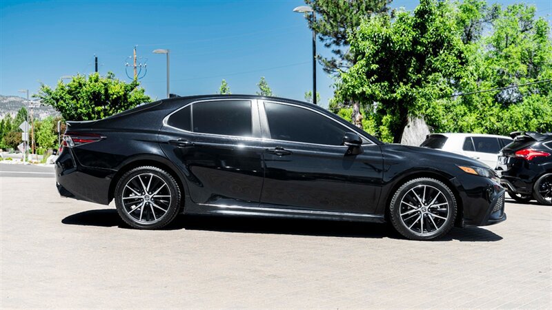Used 2022 Toyota Camry SE w/ Convenience Package FWD image 5