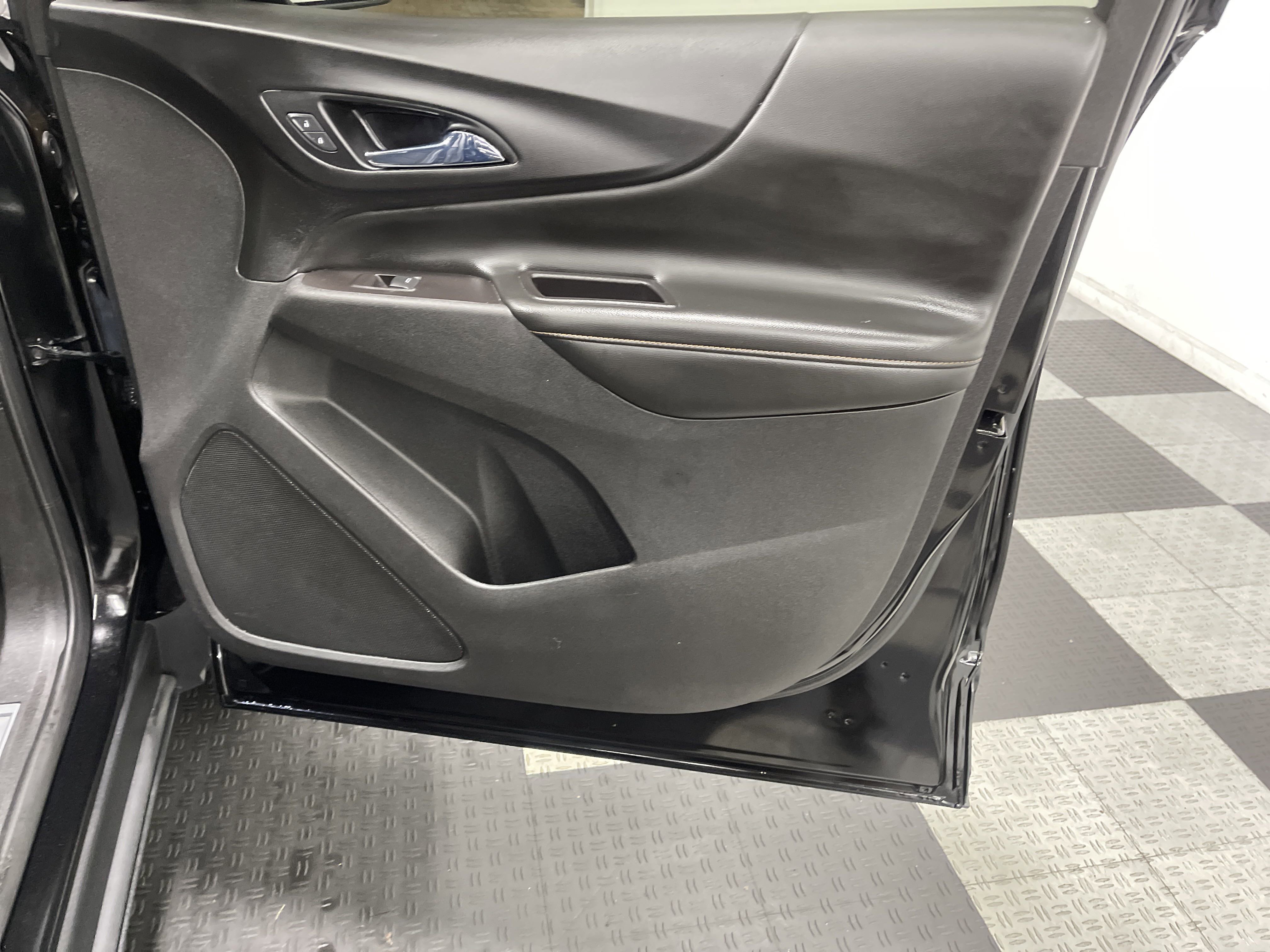 Used 2021 Chevrolet Equinox Premier w/ Redline Edition image 25