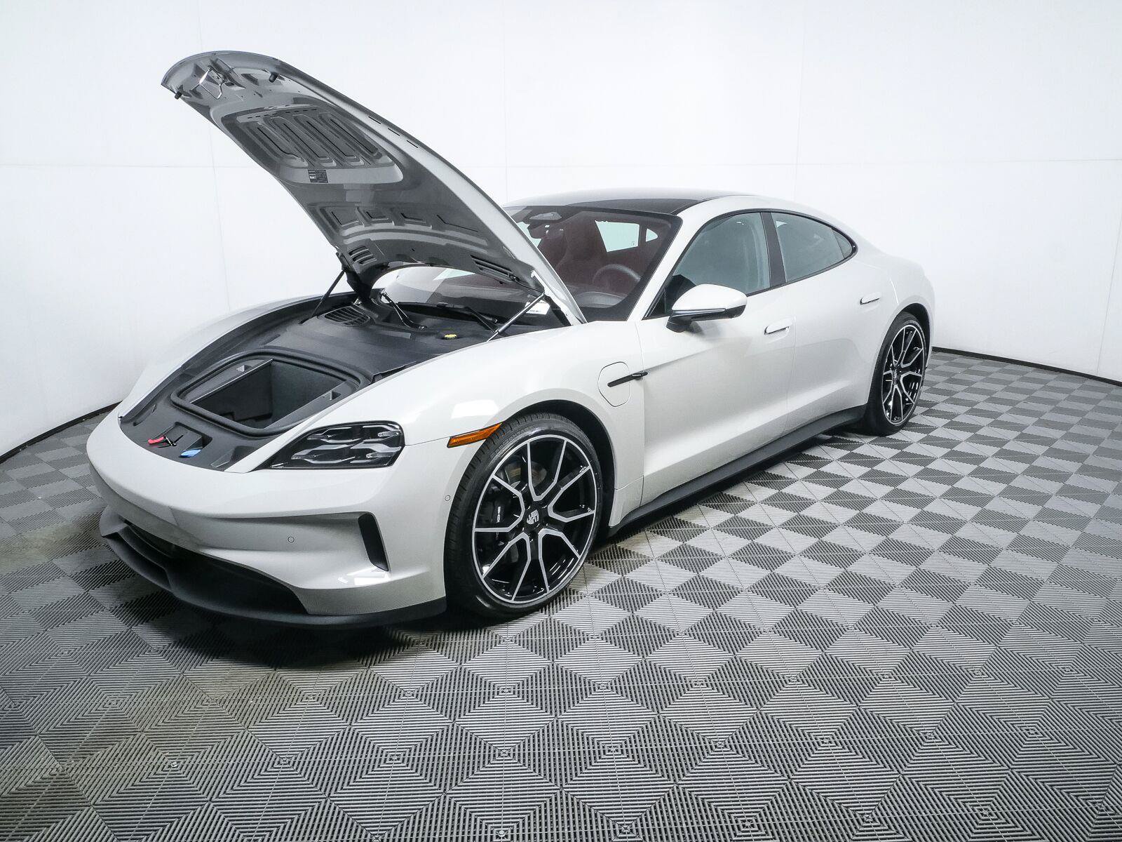New 2026 Porsche Taycan RWD image 34