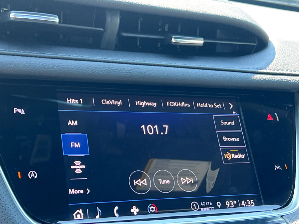 New 2025 Cadillac XT6 Luxury image 9