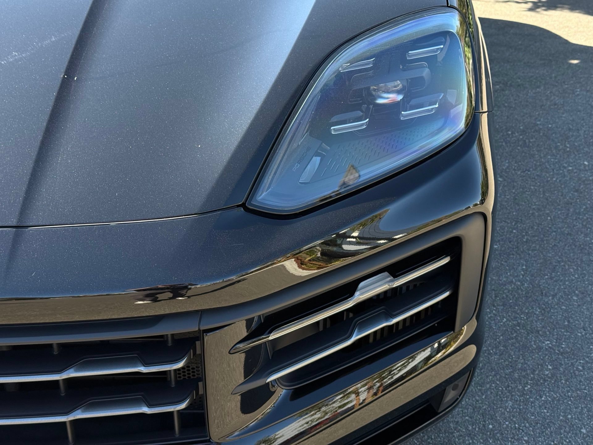 Certified 2024 Porsche Cayenne AWD/4WD image 11