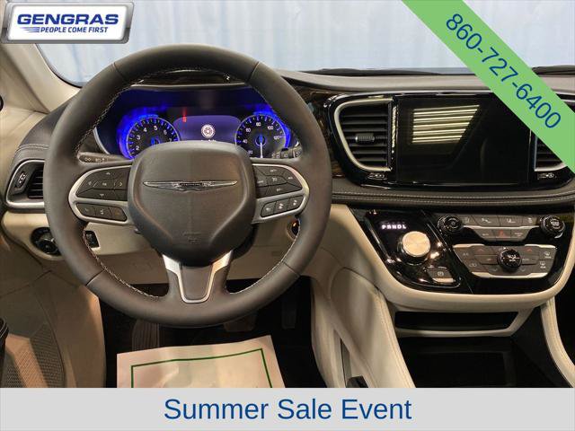 Certified 2024 Chrysler Pacifica Limited FWD image 31