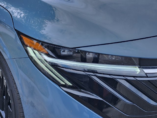 New 2026 Nissan Sentra SR w/ SR Premium Package FWD image 9
