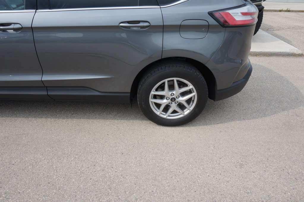 Used 2023 Ford Edge SEL w/ Convenience Package AWD/4WD image 2