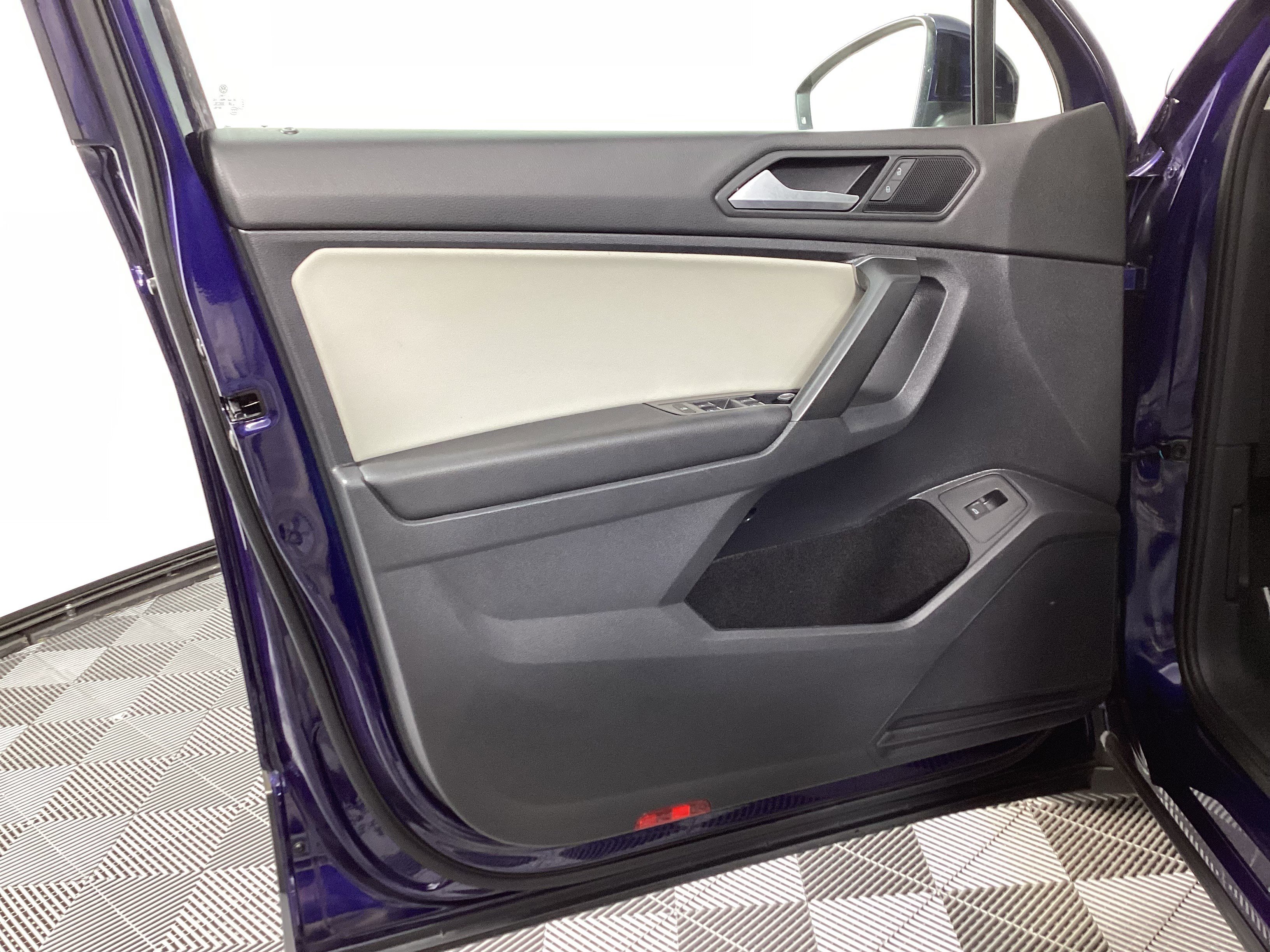 Used 2021 Volkswagen Tiguan SEL image 26