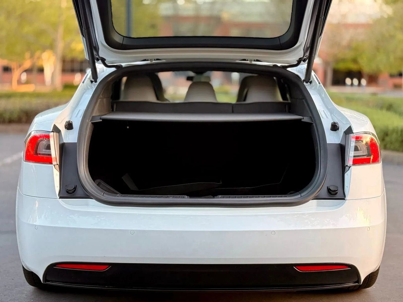 Used 2016 Tesla Model S 90D image 11