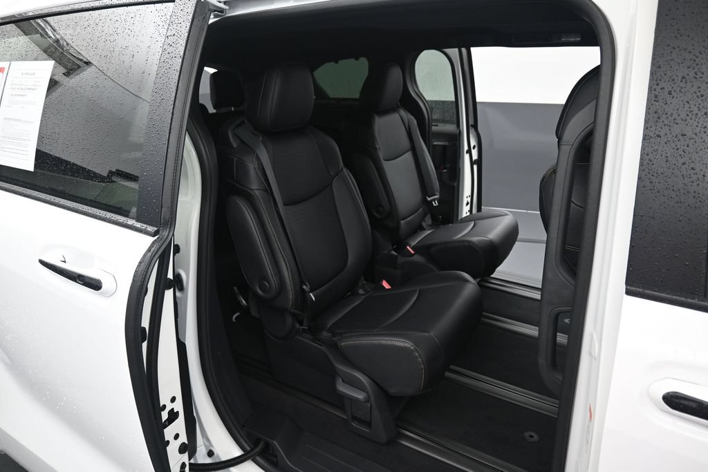 Certified 2026 Toyota Sienna XLE Woodland Edition AWD/4WD image 32
