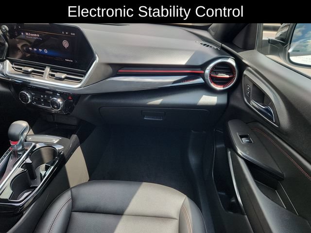 Used 2024 Chevrolet Trax RS w/ Sunroof Package FWD image 25