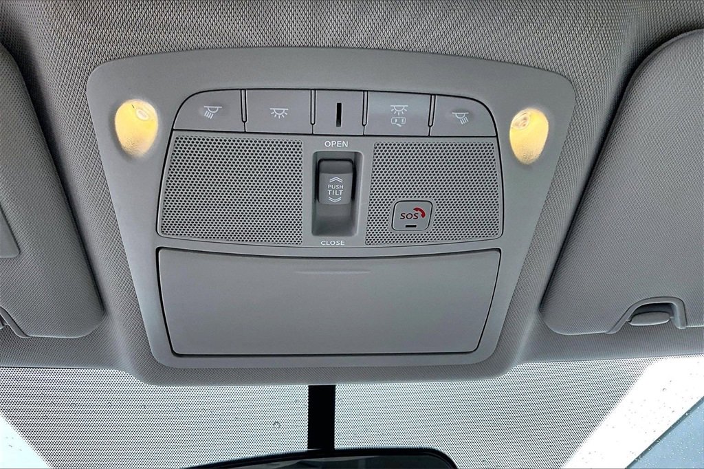 Used 2016 Nissan Rogue SL w/ SL Premium Package image 28