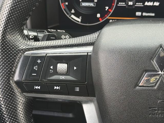 Used 2023 Mitsubishi Outlander SE image 13
