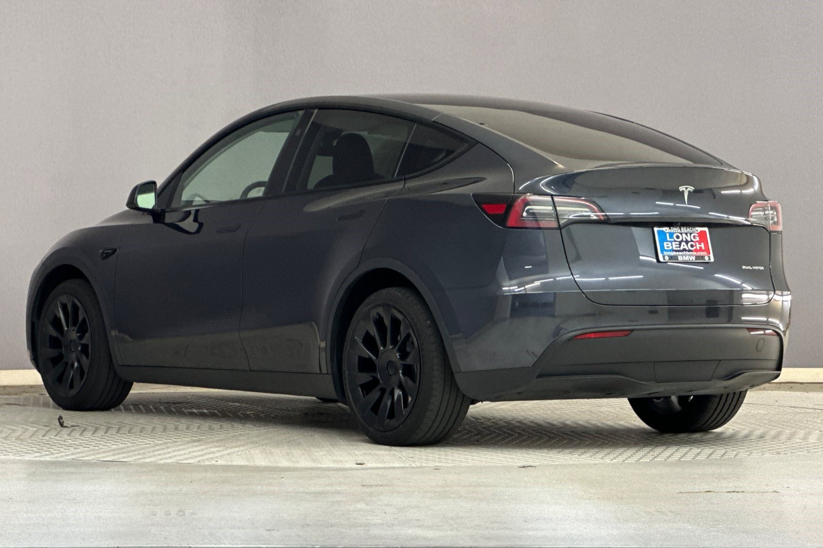 Used 2024 Tesla Model Y Long Range AWD/4WD image 3
