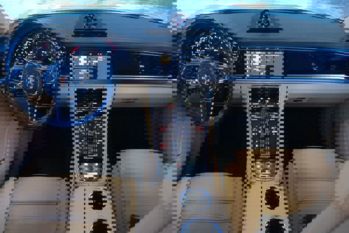 Used 2017 Porsche Panamera image 19