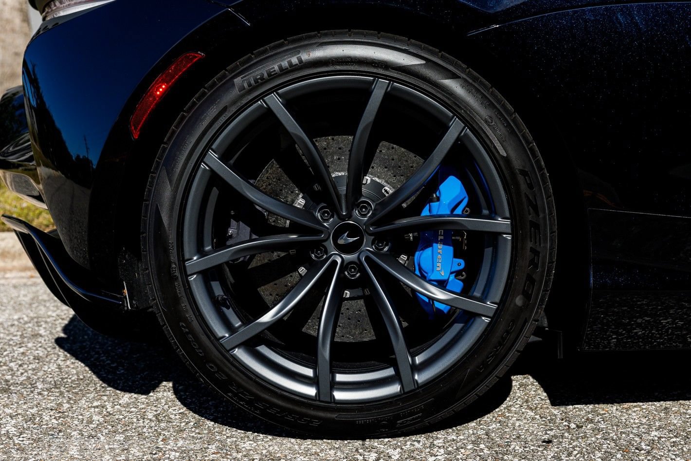 Used 2023 McLaren Artura RWD image 7