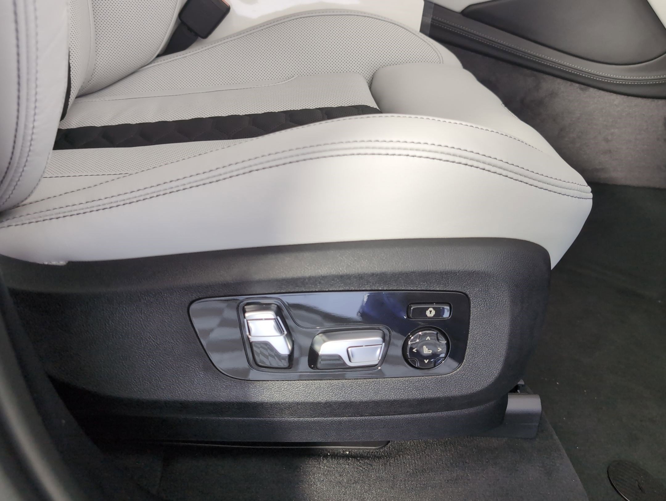 New 2026 BMW X5 M Competition w/ Executive Package image 32