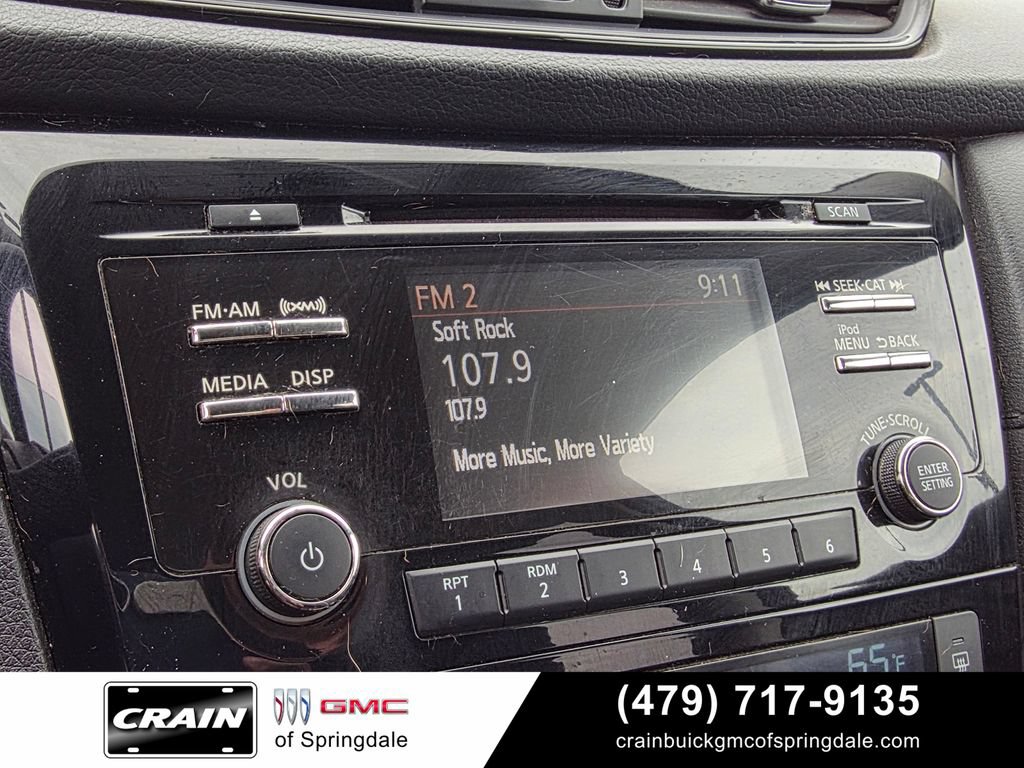 Used 2017 Nissan Rogue SV AWD/4WD image 14