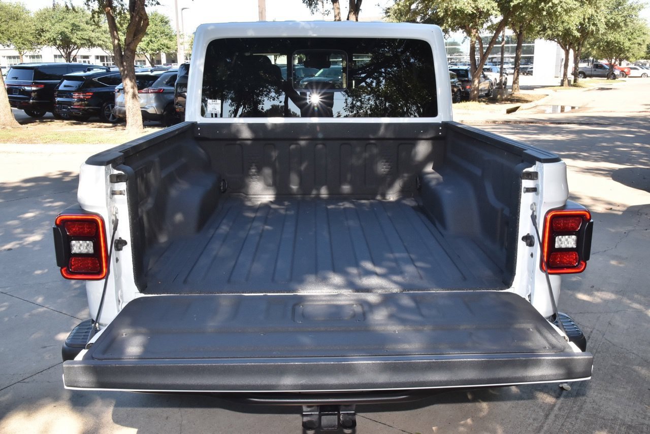 Used 2025 Jeep Gladiator Rubicon AWD/4WD image 36