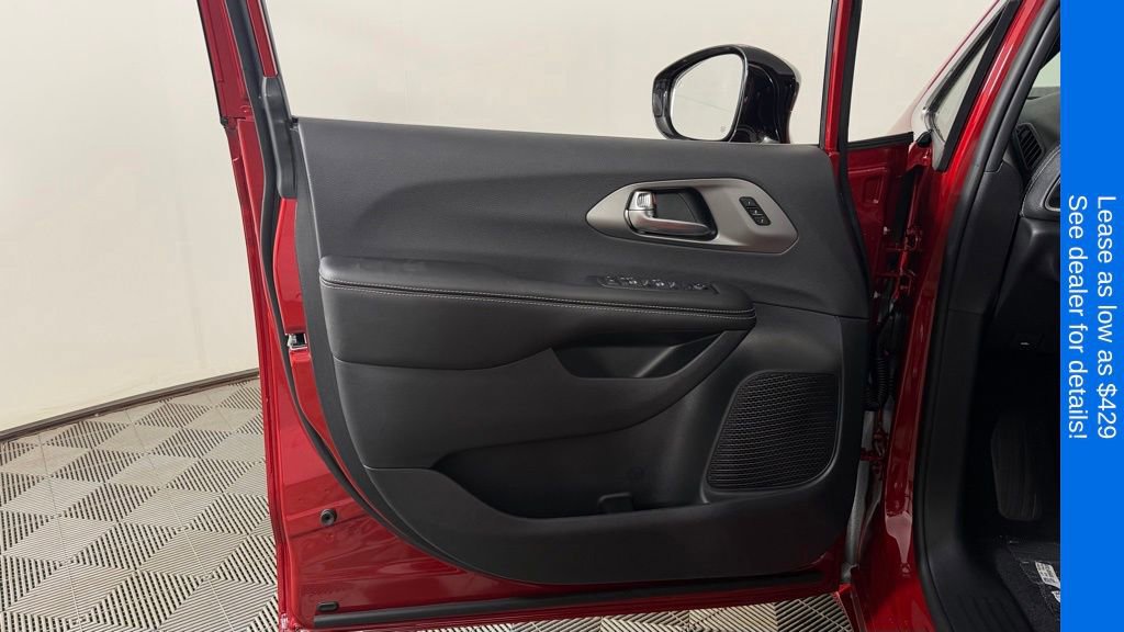 New 2027 Chrysler Pacifica Select FWD image 13