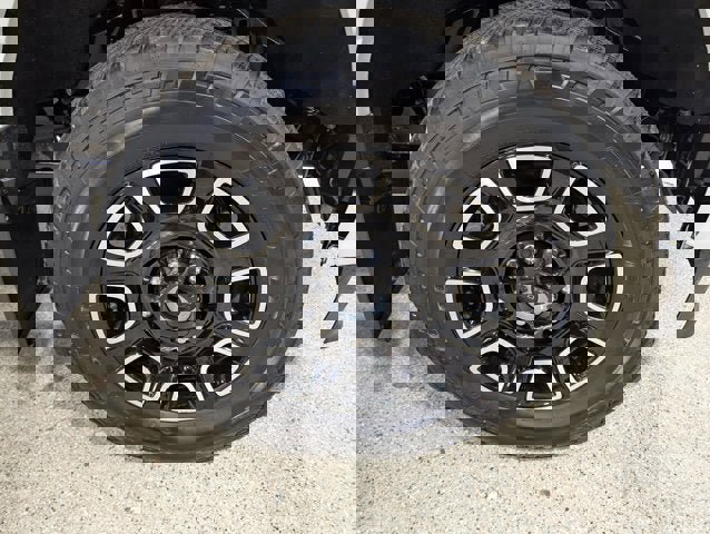 Used 2025 Ford F350 Platinum image 14