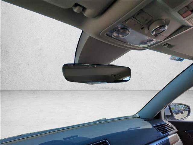 Used 2018 Volkswagen Passat 2.0T SEL Premium image 15