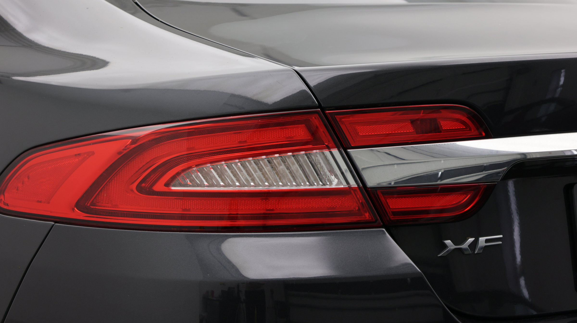 Used 2013 Jaguar XF RWD image 13