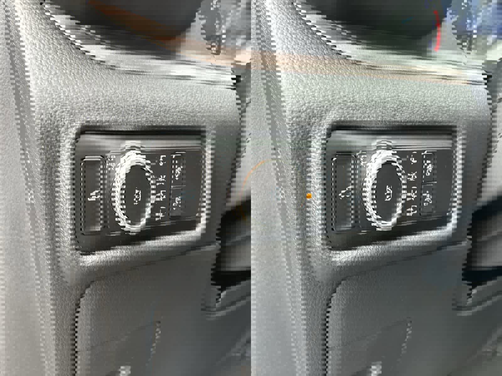 Used 2023 Ford Explorer Limited image 12