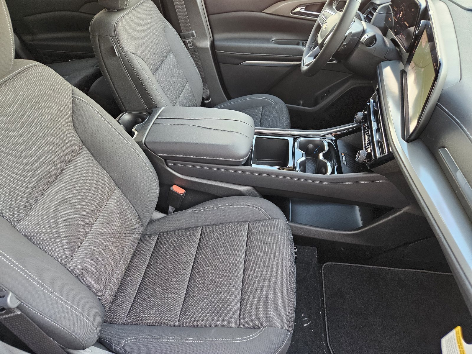 New 2027 Chevrolet Traverse LT FWD image 15