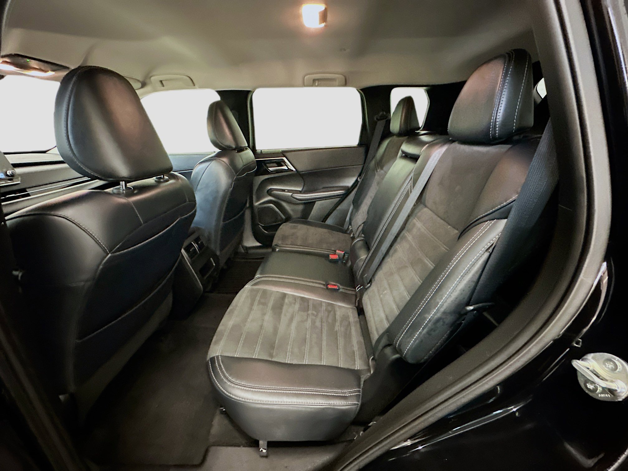 Used 2024 Mitsubishi Outlander SE AWD/4WD image 28