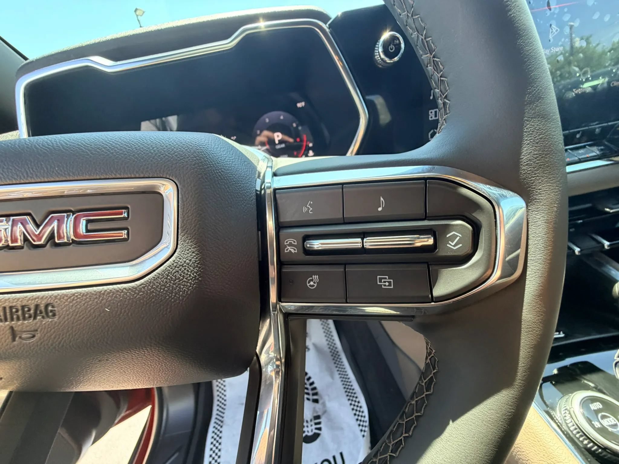 Used 2025 GMC Canyon Denali AWD/4WD image 15