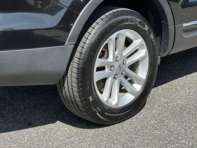 Used 2015 Ford Explorer XLT w/ Equipment Group 202B image 28
