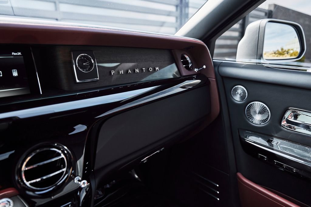 Used 2024 Rolls-Royce Phantom Sedan RWD image 98