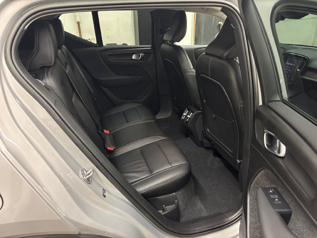 Certified 2023 Volvo XC40 B5 Core AWD/4WD image 17