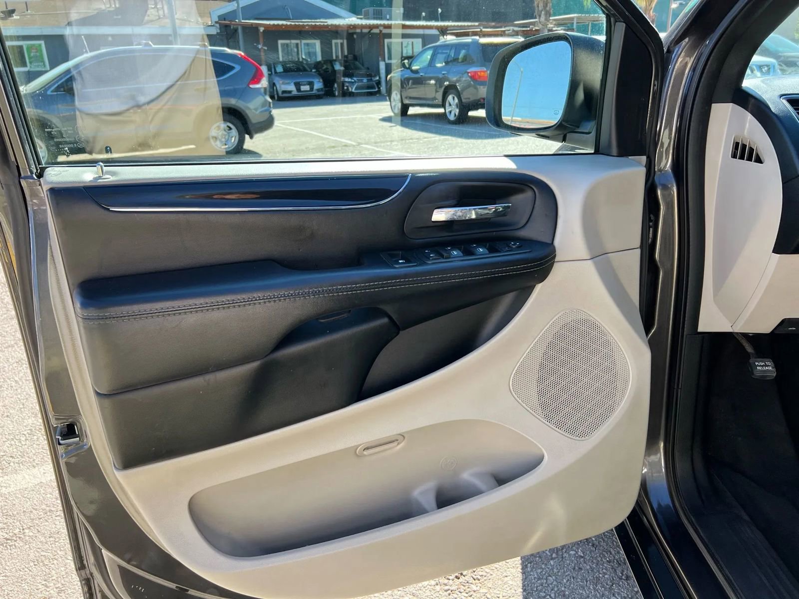 Used 2019 Dodge Grand Caravan SXT image 20