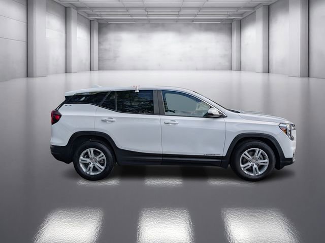 Used 2022 GMC Terrain SLE image 4