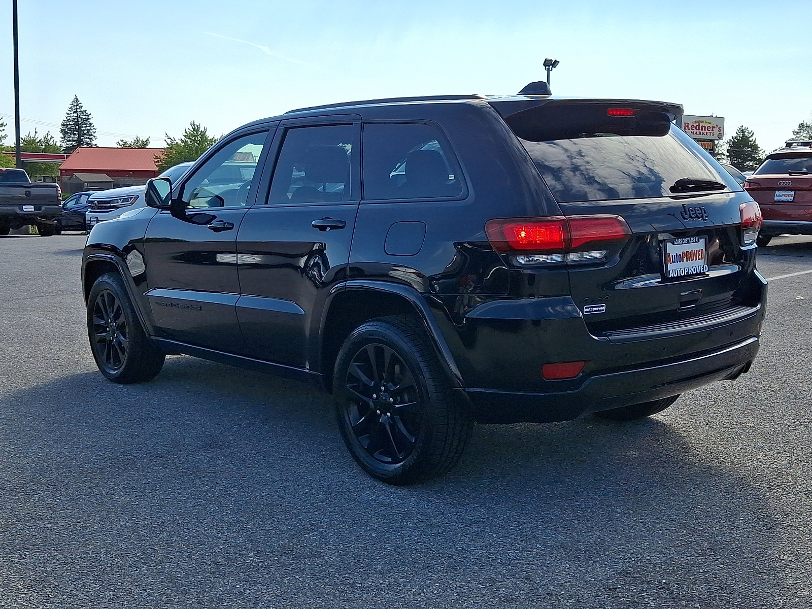 Used 2019 Jeep Grand Cherokee Altitude AWD/4WD image 4