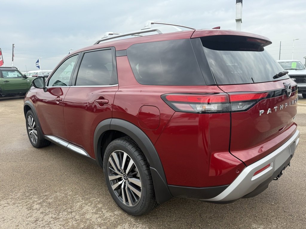 Used 2022 Nissan Pathfinder Platinum w/ Cargo Package image 5