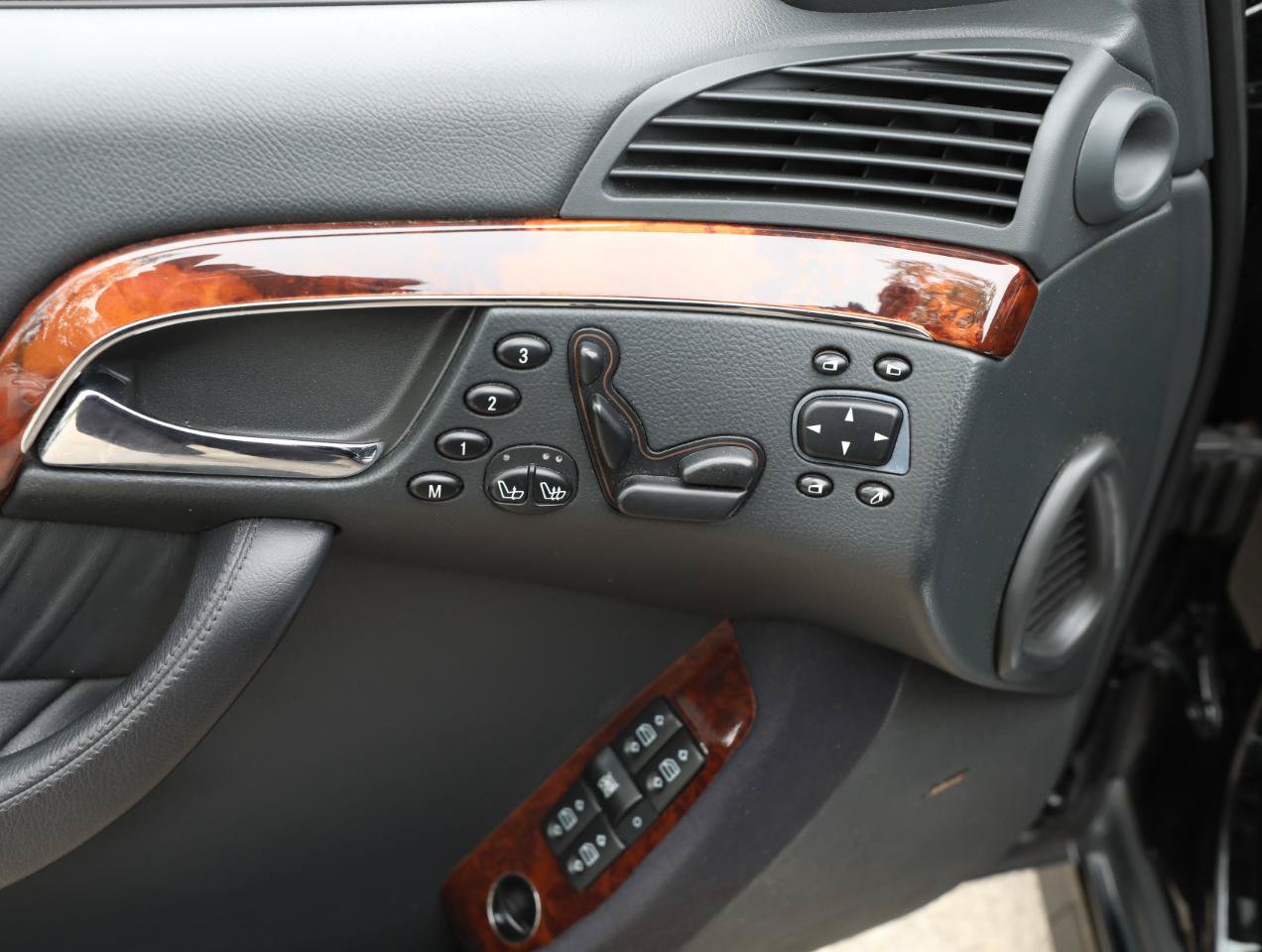 Used 2006 Mercedes-Benz S 500 4MATIC image 14