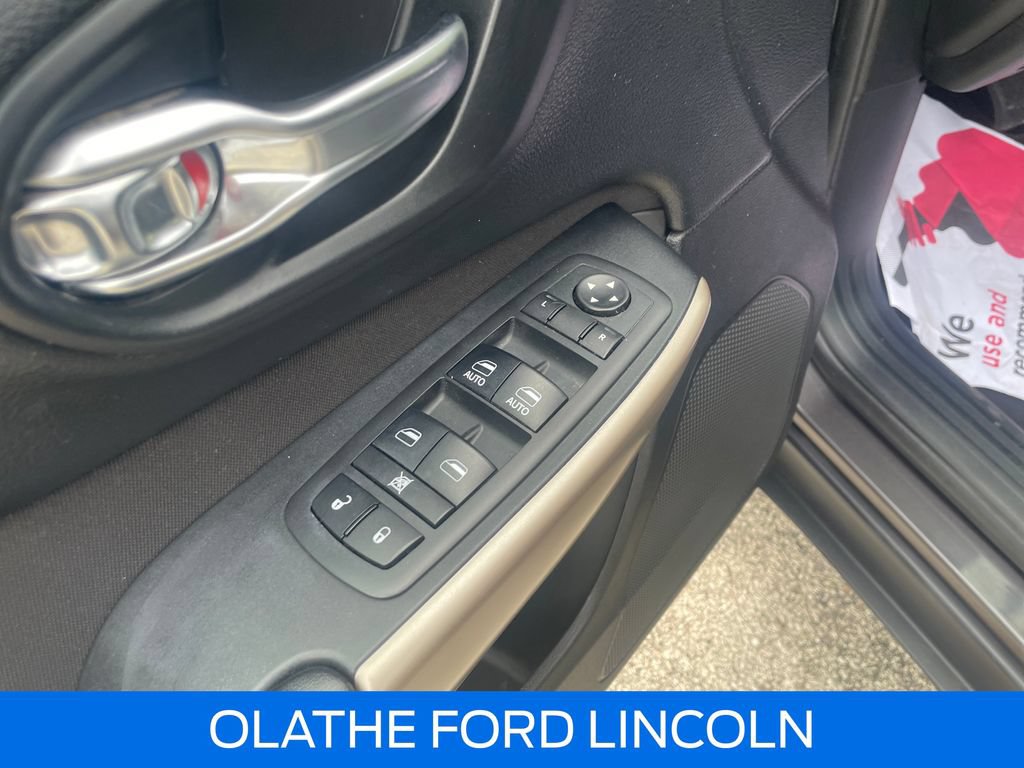 Used 2017 Jeep Cherokee Latitude FWD image 20