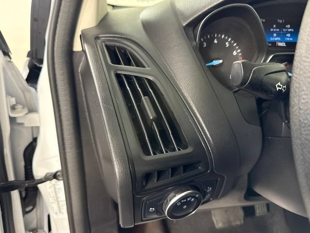 Used 2018 Ford Focus SE FWD image 20