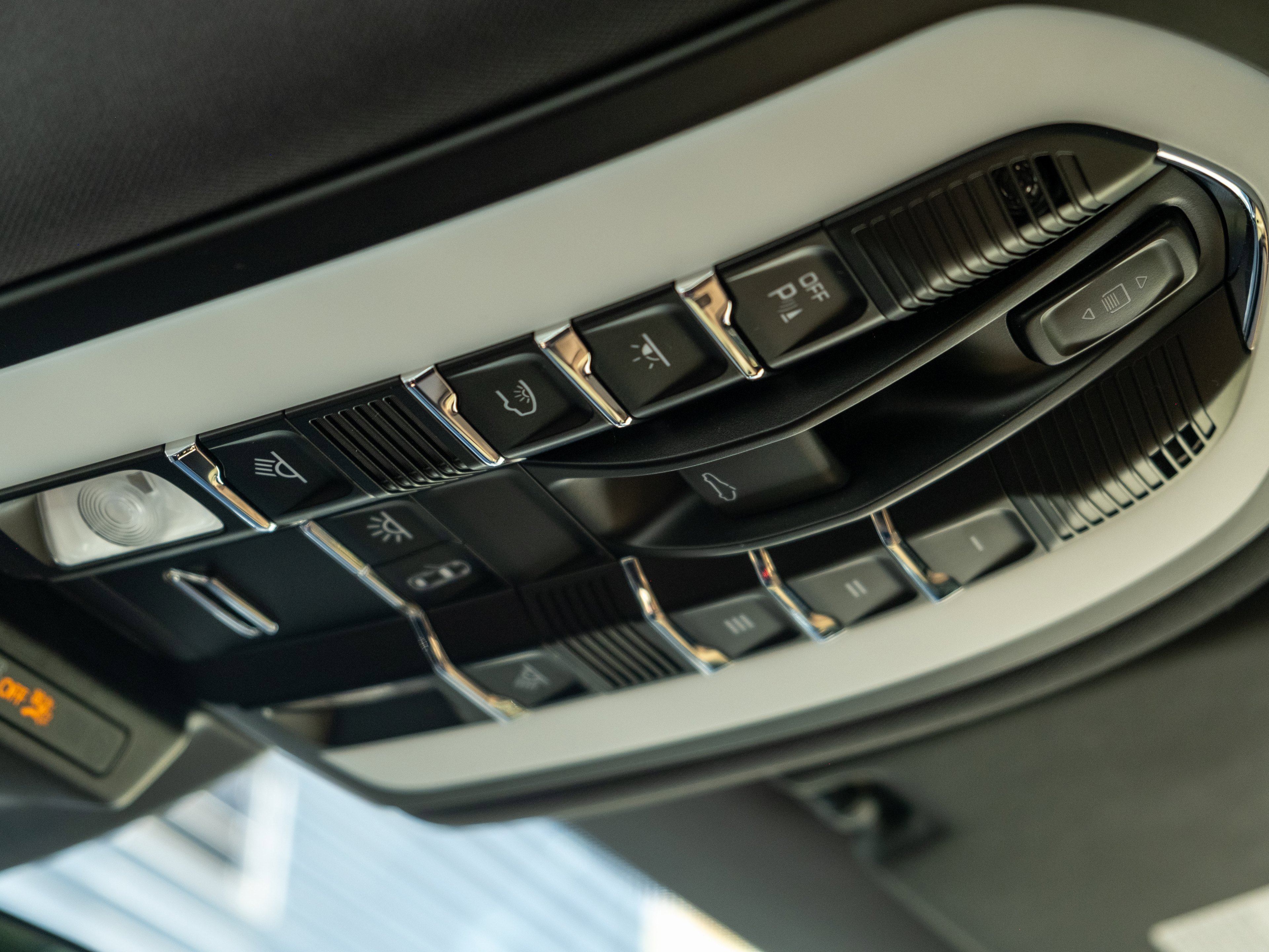 Certified 2023 Porsche Macan image 28